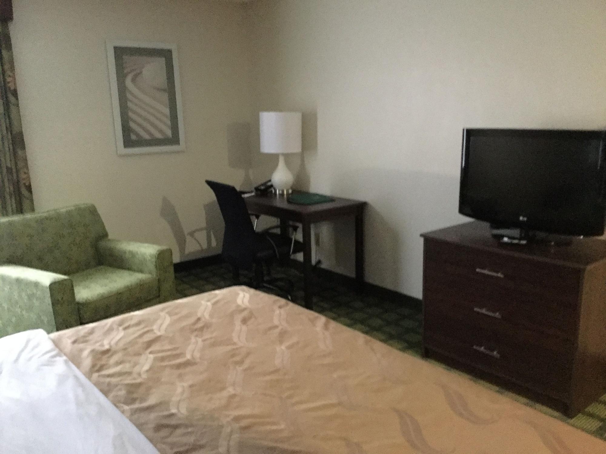 Quality Inn 2*